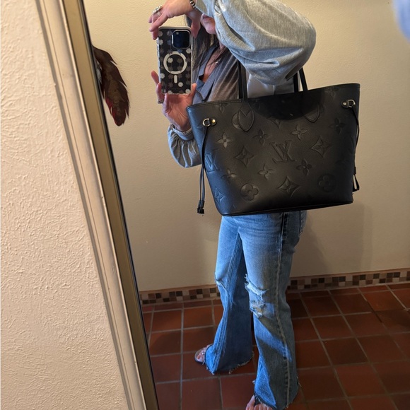 Beautiful purse made with the same materials as the real one. - Picture 9 of 12